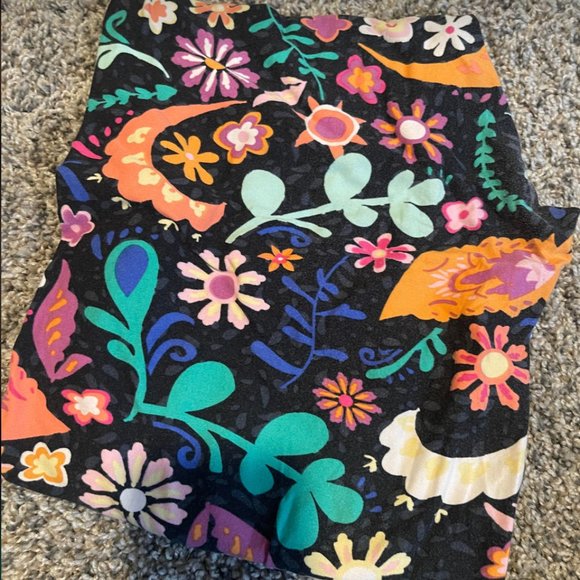 LuLaRoe Pants - LulaRoe TC2 Black with Paisley Floral Leggings